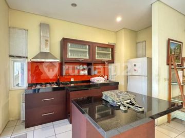 Rumah 2 Lantai Dengan Kolam Renang Pribadi di Cinere Dalam Komplek