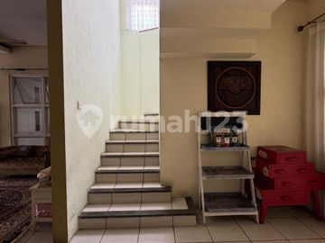 Rumah 2 Lantai Dengan Kolam Renang Pribadi di Cinere Dalam Komplek