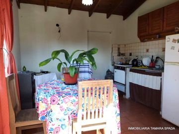 CASA CON AMPLIO TERRENO A 100 MTS DE AV. 41