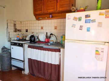 CASA CON AMPLIO TERRENO A 100 MTS DE AV. 41