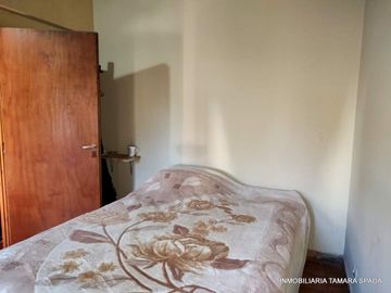 CASA CON AMPLIO TERRENO A 100 MTS DE AV. 41