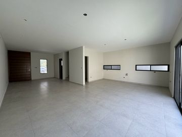 CASA EN VENTA EN CUMBRES ELITE PREMIER PRIVADA