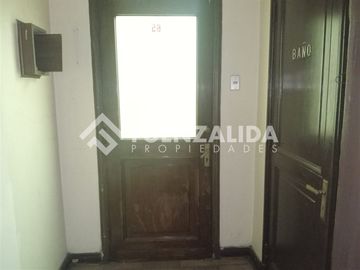 Venta oficina en Santiago, 4 privados, Metro Moneda