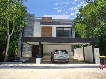 Villa con alberca, doble altura, vistas verdes venta Senderos de Ciudad Mayakoba