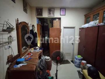 Rumah Luas & Strategis di Kukusan Depok Akses Mudah ke Tol