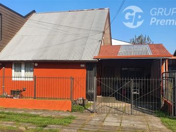 A PASOS DE LA UFRO, VENDO AMPLIA CASA 4D. 2B, 1E.TECHADO