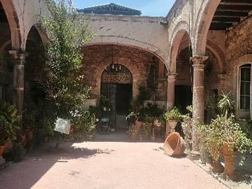 Casa en el centro del cuadro principal de Morelia del cent