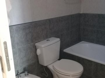 PH EN DUPLEX 3 AMB 2 BAÑOS 2 PATIOS LAV TAZA C/ PARRILLA