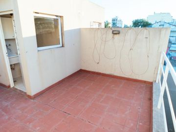 PH EN DUPLEX 3 AMB 2 BAÑOS 2 PATIOS LAV TAZA C/ PARRILLA