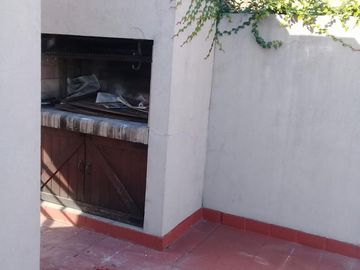 PH EN DUPLEX 3 AMB 2 BAÑOS 2 PATIOS LAV TAZA C/ PARRILLA