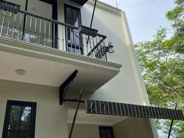 DIJUAL RUMAH CANTIK FULL FURNISHED DI CLUSTER ALBERRA FORESTA BSD