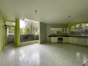 VENTA DE CASA EN MEDIO DEL BOSQUE CON CASA CLUB