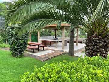 VENTA DE CASA EN MEDIO DEL BOSQUE CON CASA CLUB