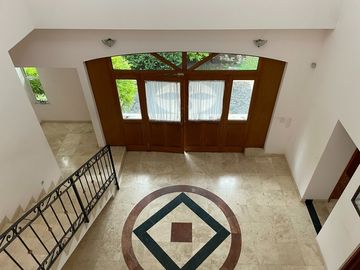 VENTA DE CASA EN MEDIO DEL BOSQUE CON CASA CLUB