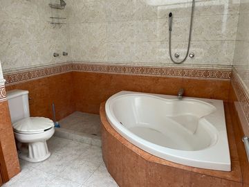 VENTA DE CASA EN MEDIO DEL BOSQUE CON CASA CLUB