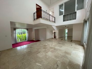 VENTA DE CASA EN MEDIO DEL BOSQUE CON CASA CLUB