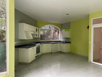 VENTA DE CASA EN MEDIO DEL BOSQUE CON CASA CLUB