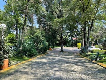 VENTA DE CASA EN MEDIO DEL BOSQUE CON CASA CLUB