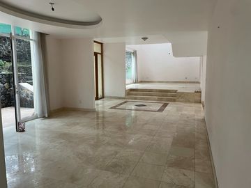 VENTA DE CASA EN MEDIO DEL BOSQUE CON CASA CLUB