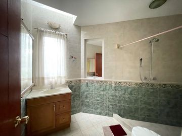 VENTA DE CASA EN MEDIO DEL BOSQUE CON CASA CLUB