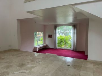 VENTA DE CASA EN MEDIO DEL BOSQUE CON CASA CLUB