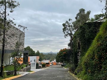VENTA DE CASA EN MEDIO DEL BOSQUE CON CASA CLUB