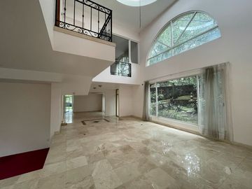 VENTA DE CASA EN MEDIO DEL BOSQUE CON CASA CLUB