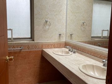 VENTA DE CASA EN MEDIO DEL BOSQUE CON CASA CLUB