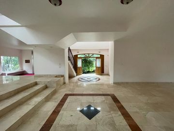 VENTA DE CASA EN MEDIO DEL BOSQUE CON CASA CLUB