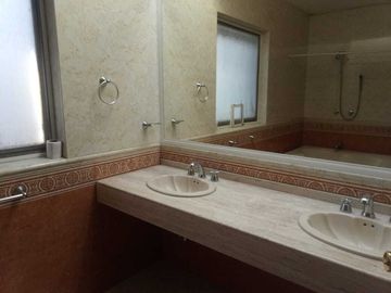 VENTA DE CASA EN MEDIO DEL BOSQUE CON CASA CLUB