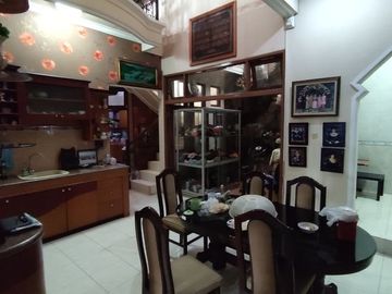 KOMERSIL Rumah dan Ruang Usaha Siap Pakai Strategis di Gresik