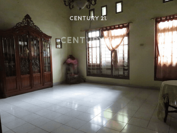 Rumah Dalam Komplek Nyaman Strategis Di Kayu Putih S9726