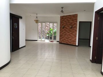 Disewakan Rumah Minimalis Citraland Surabaya Barat @Royal Park, Harga Ciamik