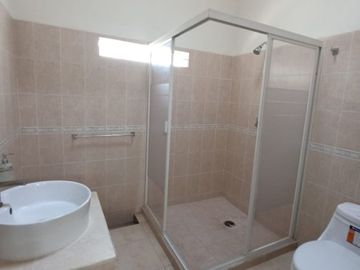 SE VENDE CASA ZONA NORTE DE VILLA DE ALVAREZ, LAS LAGUNAS 5 RECAMARAS