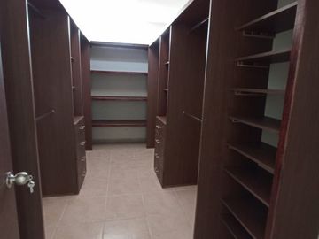SE VENDE CASA ZONA NORTE DE VILLA DE ALVAREZ, LAS LAGUNAS 5 RECAMARAS