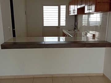 SE VENDE CASA ZONA NORTE DE VILLA DE ALVAREZ, LAS LAGUNAS 5 RECAMARAS