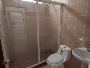 SE VENDE CASA ZONA NORTE DE VILLA DE ALVAREZ, LAS LAGUNAS 5 RECAMARAS