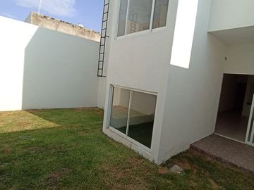 SE VENDE CASA ZONA NORTE DE VILLA DE ALVAREZ, LAS LAGUNAS 5 RECAMARAS