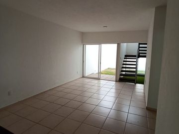 SE VENDE CASA ZONA NORTE DE VILLA DE ALVAREZ, LAS LAGUNAS 5 RECAMARAS