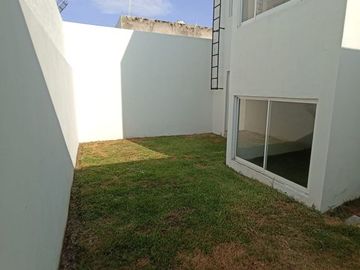 SE VENDE CASA ZONA NORTE DE VILLA DE ALVAREZ, LAS LAGUNAS 5 RECAMARAS