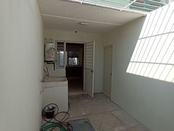 SE VENDE CASA ZONA NORTE DE VILLA DE ALVAREZ, LAS LAGUNAS 5 RECAMARAS