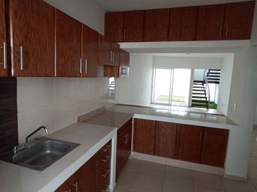 SE VENDE CASA ZONA NORTE DE VILLA DE ALVAREZ, LAS LAGUNAS 5 RECAMARAS