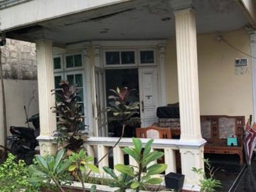 Risti Rumah Tua Dijual Hitung Tanah Saja