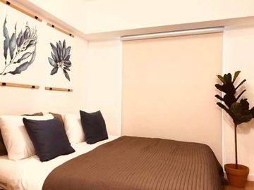 FOR SALE: Two Serendra Red Oak Tower