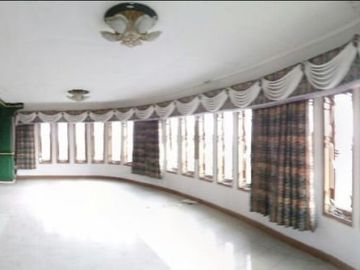 Di Jual Tanah dan Bangunan di Jl. Kolonel Masturi Kabupaten Bandung