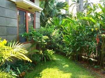 Rumah Cantik Hoek 15 Lantai Terawat Kucica Sektor 9 7293