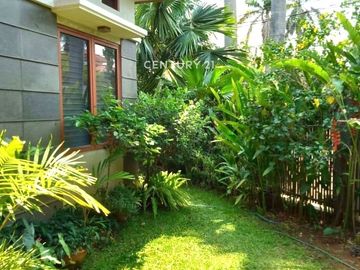 Rumah Cantik Hoek 15 Lantai Terawat Kucica Sektor 9 7293