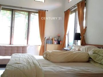Rumah Cantik Hoek 15 Lantai Terawat Kucica Sektor 9 7293