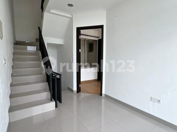 Dijual Rumah Pik 2 Murah 3 Lantai 3 Kamar Bagus Murah