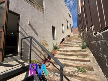 Casa en venta de 4 dorm. en Lo Barnechea